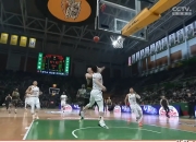 年终总决赛首回合对决在即！圣安东尼奥马刺演练定位球，辽宁男篮密集防守应对的简单介绍